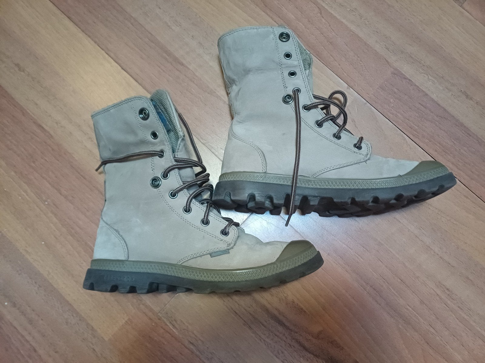 Palladium Pampa Hi Originale Boots - Beige/Bruin, Beige, Lage of Enkellaarzen, Palladium, Ophalen of Verzenden