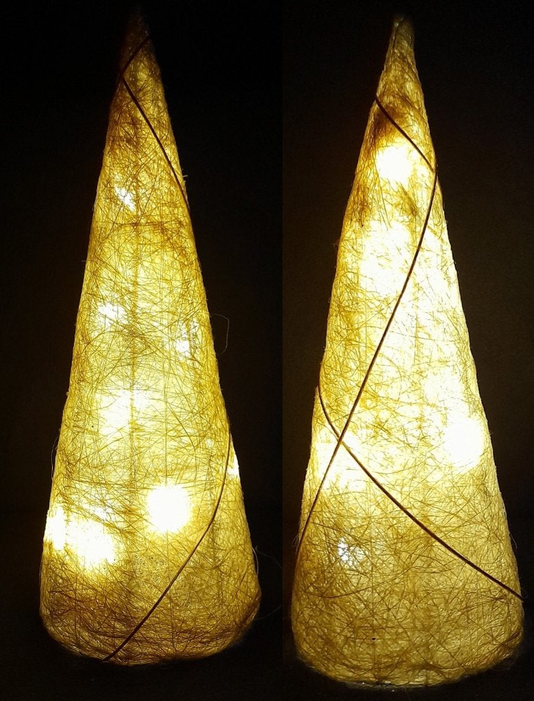 Set Decoratieve beige kegels met LED-verlichting, Gebruikt, Beige, Ophalen of Verzenden, Werkt op batterijen