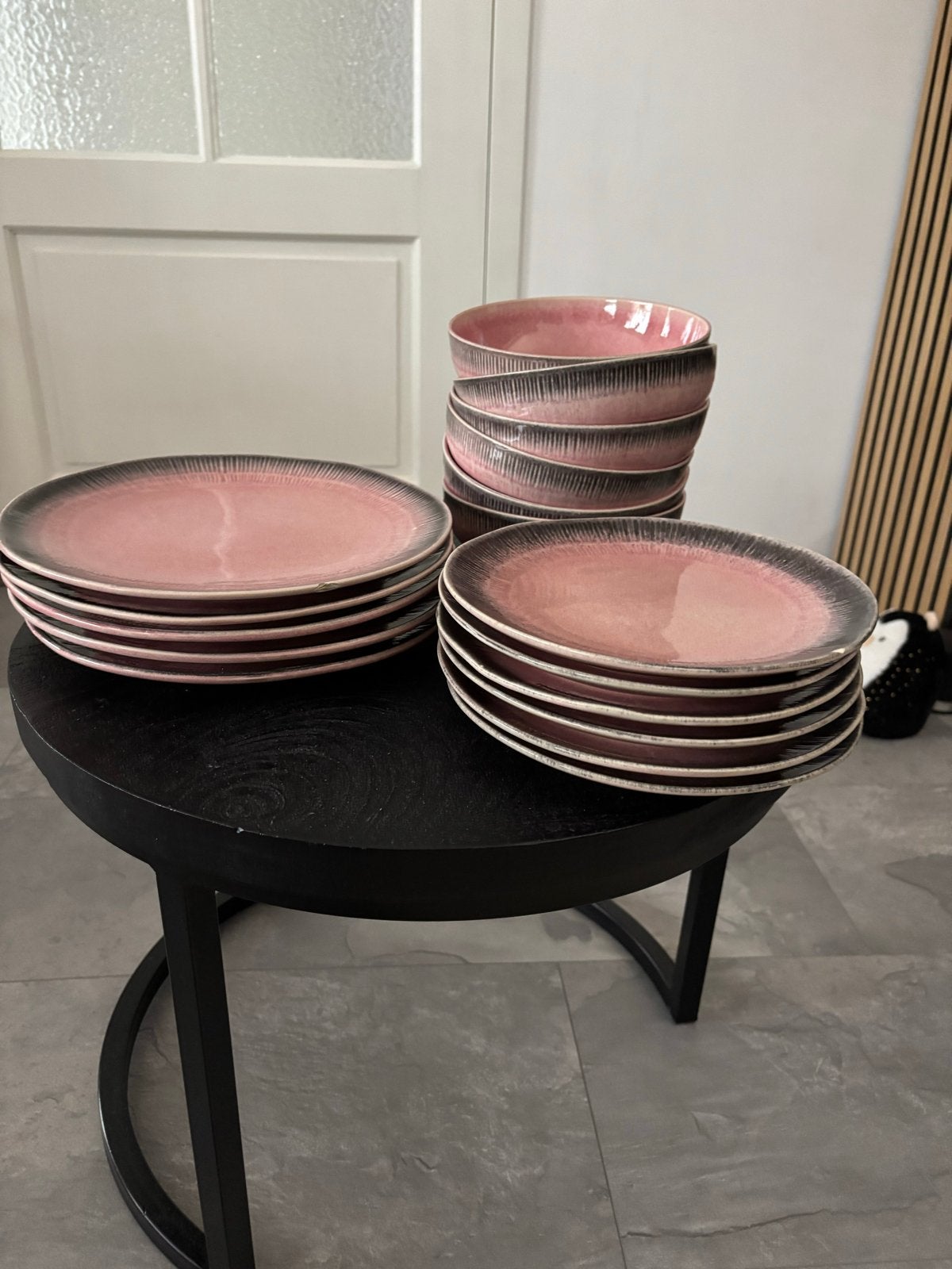 Roze servies set - borden en kommen, Huis en Inrichting, Keuken | Servies, Ophalen, Gebruikt, Keramiek, Modern