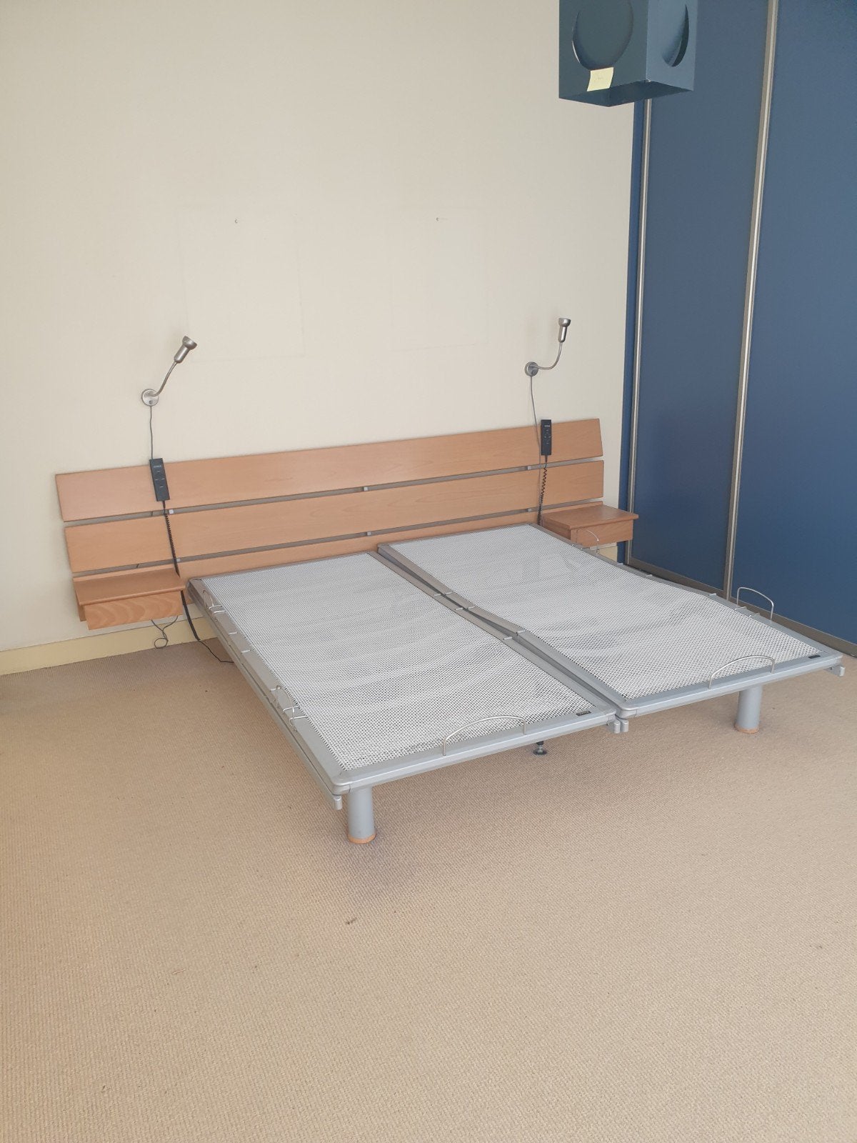 Avek 2 pers bed verstelbare lattenbodems, vr 26 juni afhalen, Ophalen, Bruin, Tweepersoons, 180 cm