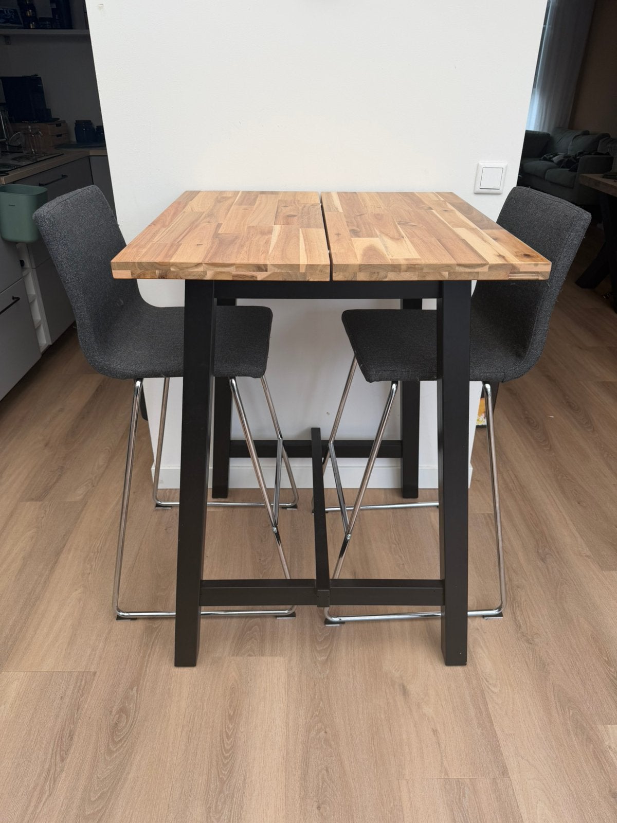 Bartafel met 2 stoelkrukken, Ophalen, Zo goed als nieuw