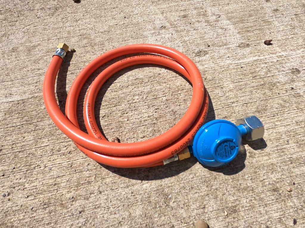 Gasslang 1.50 meter + 1/4" links drukregelaar, Ophalen, Zo goed als nieuw
