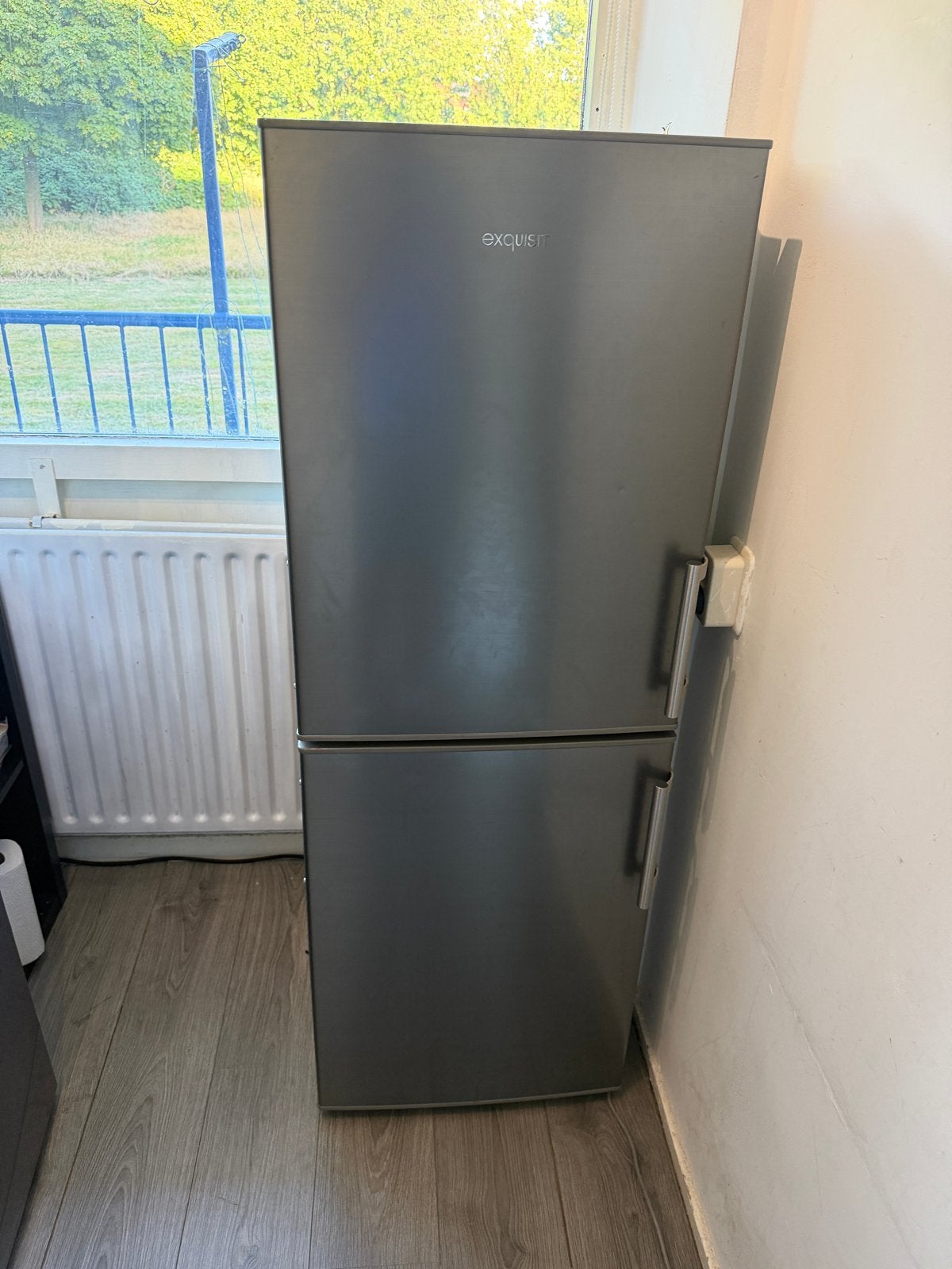 Exquisit Koel-vriescombinatie - Grijs, Witgoed en Apparatuur, Koelkasten en IJskasten, 150 tot 200 liter, Gebruikt, Met aparte vriezer