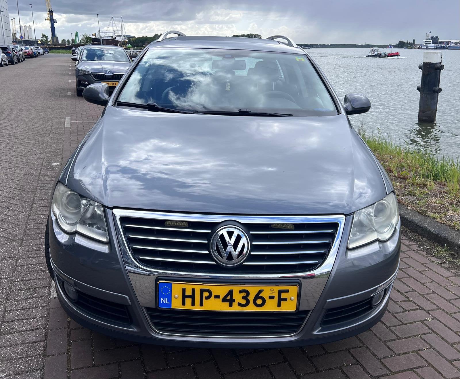 Volkswagen Passat 1.6 FSI 85KW Variant 2007 Grijs, 4 cilinders, Stationwagon, Handgeschakeld, 115 pk