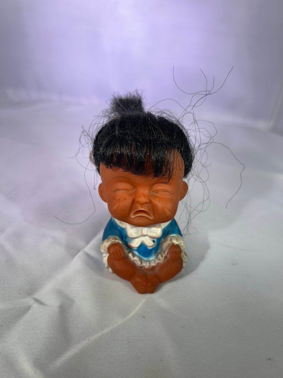 Vintage rubberen huilbaby poppetje, jaren 60/70 Hong Kong, Verzamelen, Poppen, Ophalen, Zo goed als nieuw, Pop