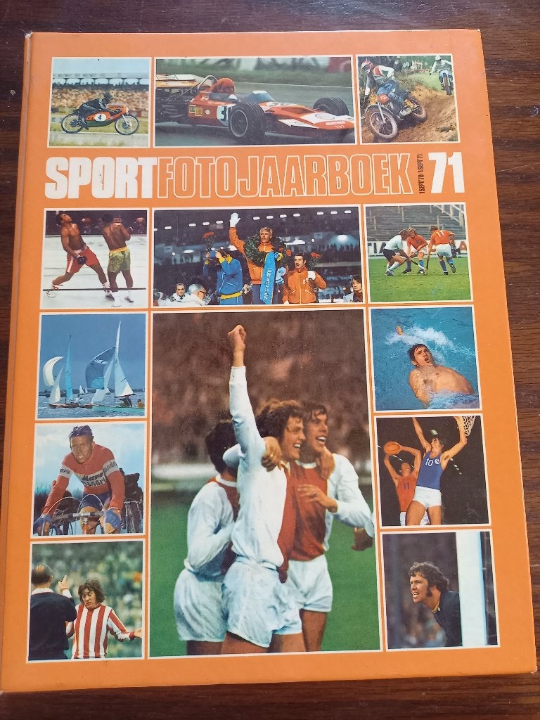 Sport Fotojaarboek 1971, Boeken, Sportboeken, Ophalen of Verzenden, Gelezen, Diverse auteurs, Overige sporten