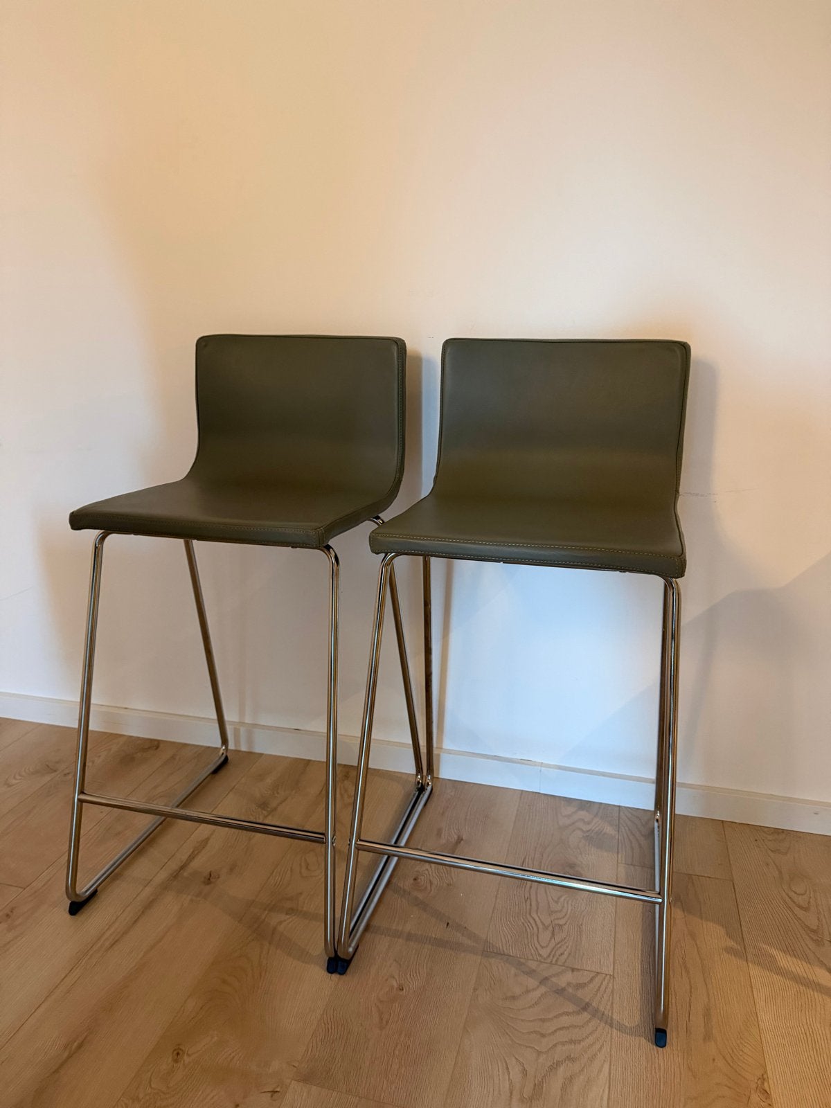 2 barkrukken IKEA GLENN - 89x50 Olijfgroen Eindhoven, Ophalen, 60 tot 90 cm, Leer, Zo goed als nieuw