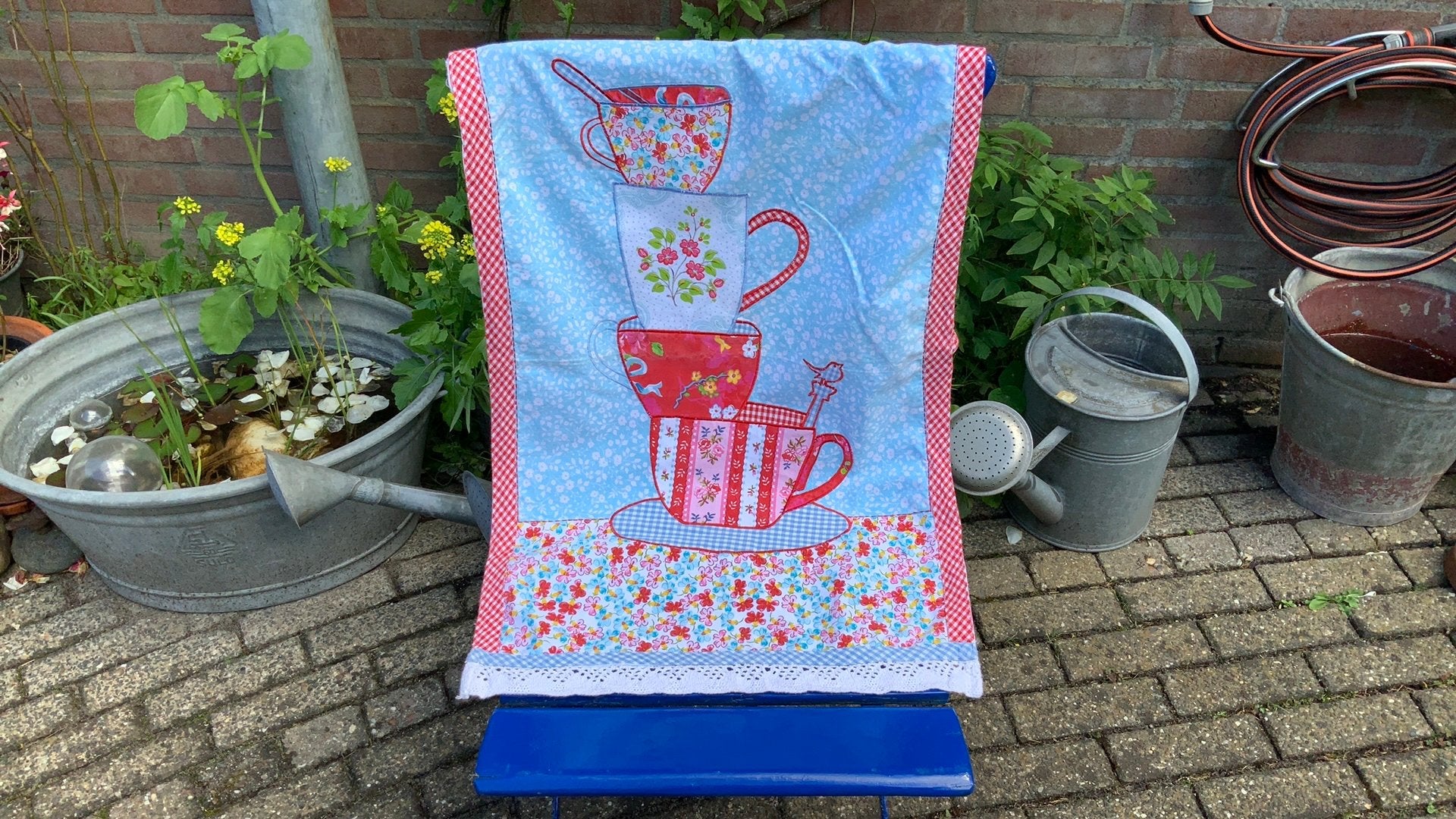 PIP keukendoek met applicaties van kopjes en mokken/kantrand, Ophalen of Verzenden, Zo goed als nieuw