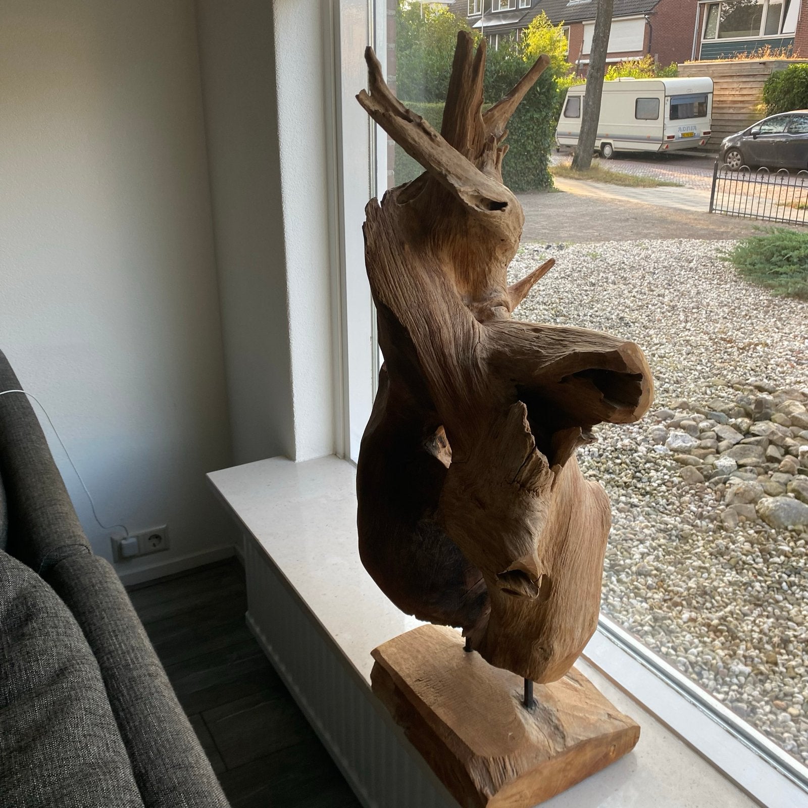 Unieke  houten sculptuur op sokkel, Antiek en Kunst, Kunst | Beelden en Houtsnijwerken, Ophalen, 50 - 100 cm, Beeld, Bruin