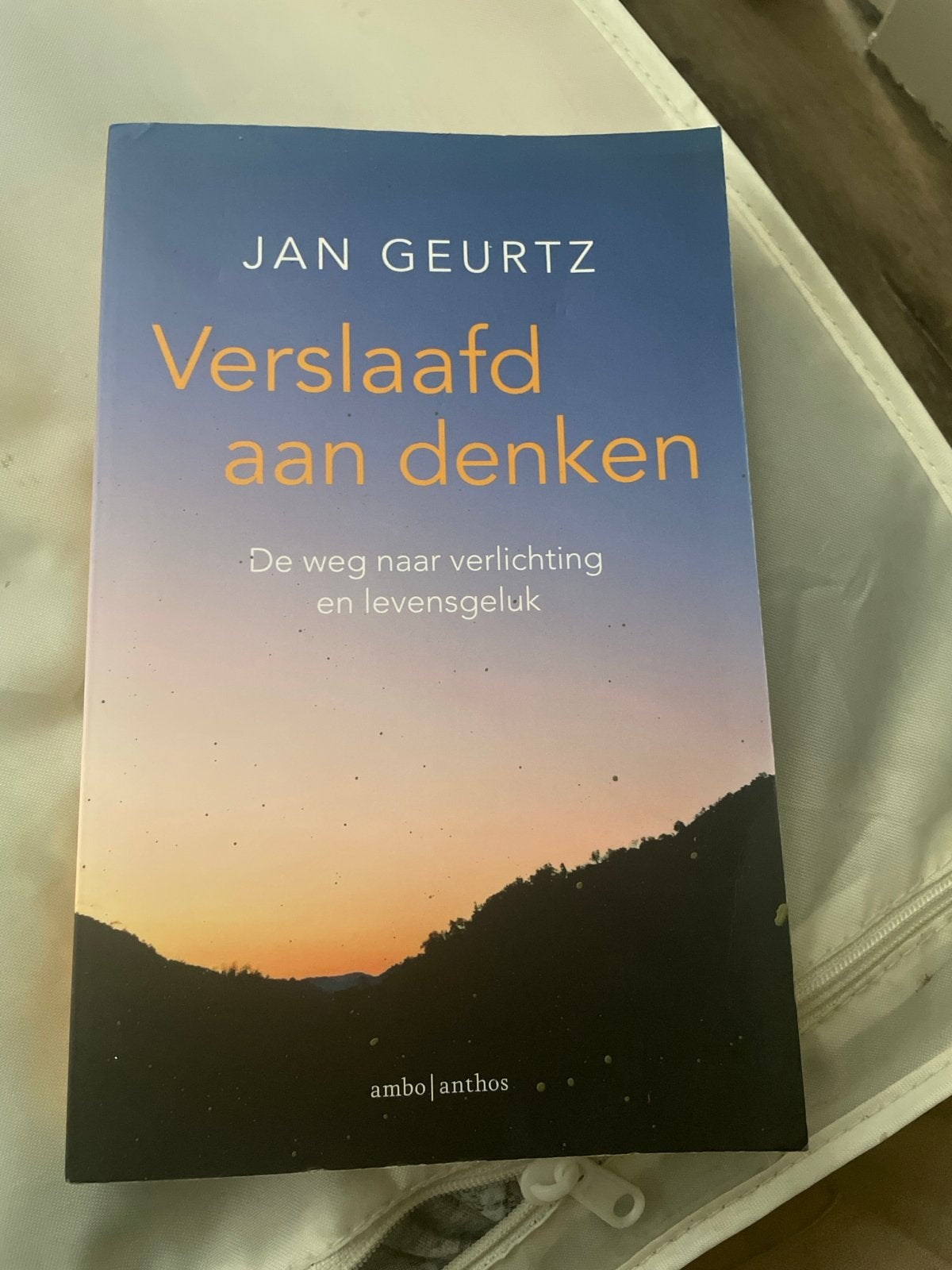 Verslaafd aan Denken - Jan Geurtz (Zo goed als nieuw), Ophalen of Verzenden, Zo goed als nieuw, Spiritualiteit algemeen, Achtergrond en Informatie