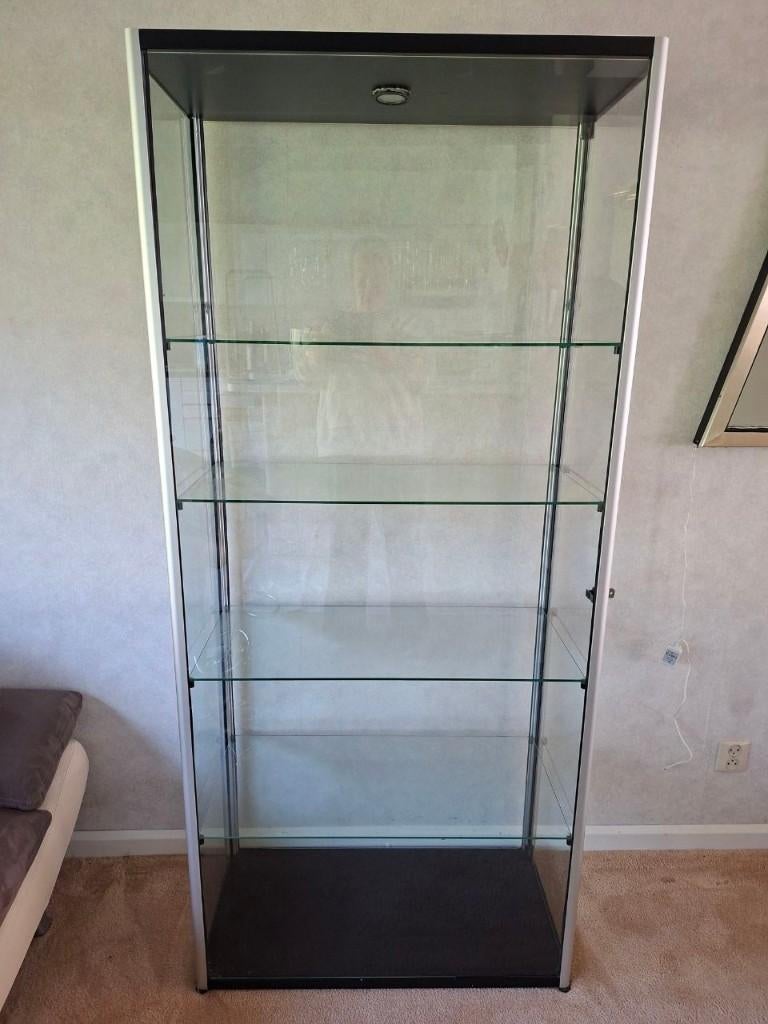 Vitrine kast, Ophalen, Met plank(en), Gebruikt, Modern en strak