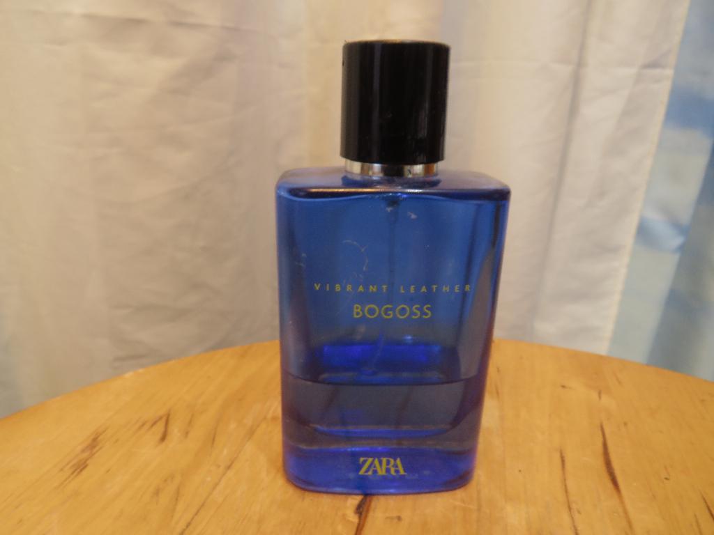 restant  van  100 ml vibrant leather  BOGOSS van Zara, Sieraden, Tassen en Uiterlijk, Uiterlijk | Parfum, Ophalen of Verzenden