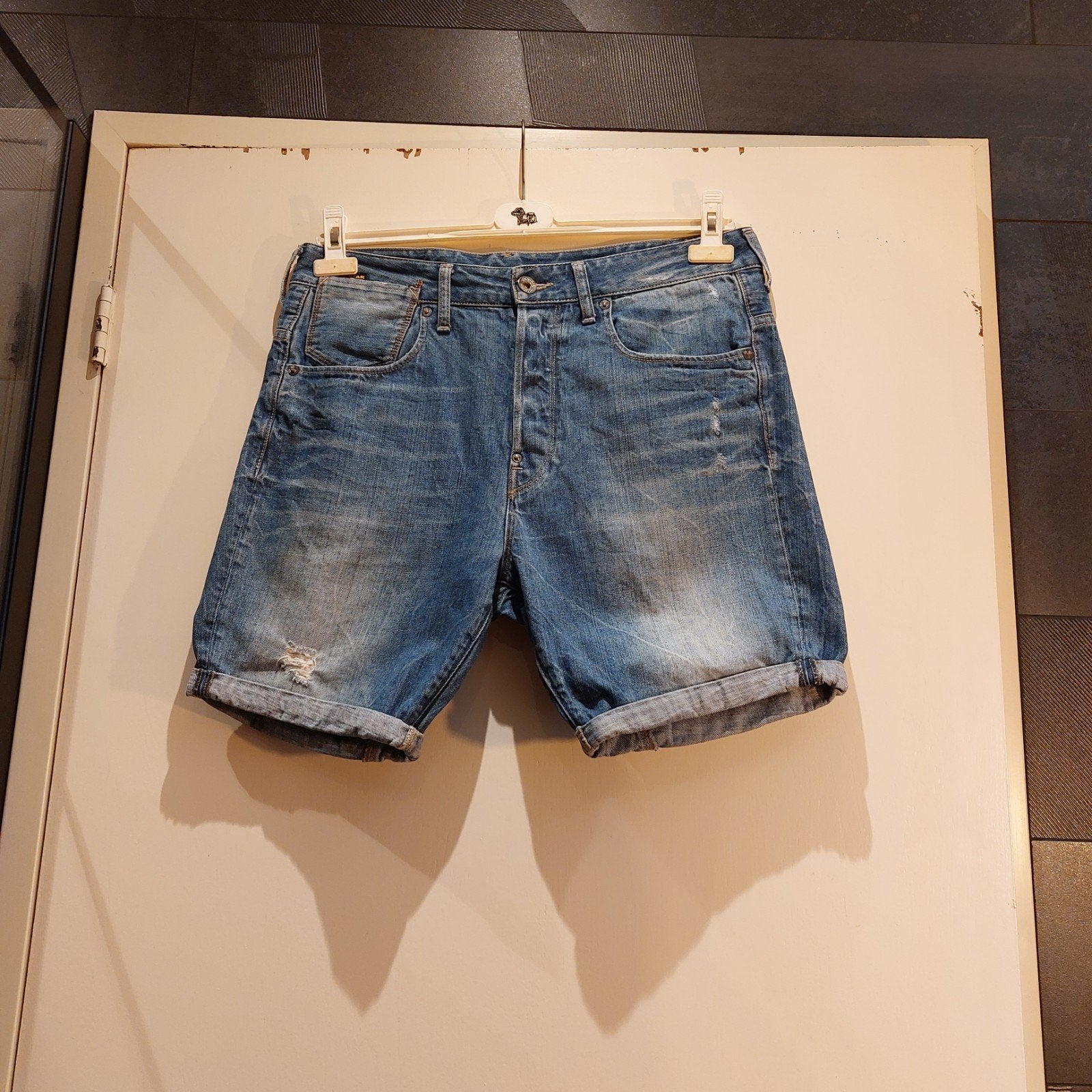 Korte spijkerbroek van het merk G-Star. Maat M/L, Kleding | Heren, Spijkerbroeken en Jeans, Zo goed als nieuw, G-Star, W33 - W34 (confectie 48/50)