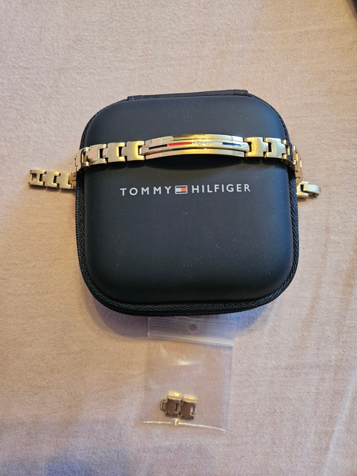 Tommy Hilfiger Armband - Zwart of Goud, Sieraden, Tassen en Uiterlijk, Ophalen of Verzenden, Zo goed als nieuw, Zwart, Staal