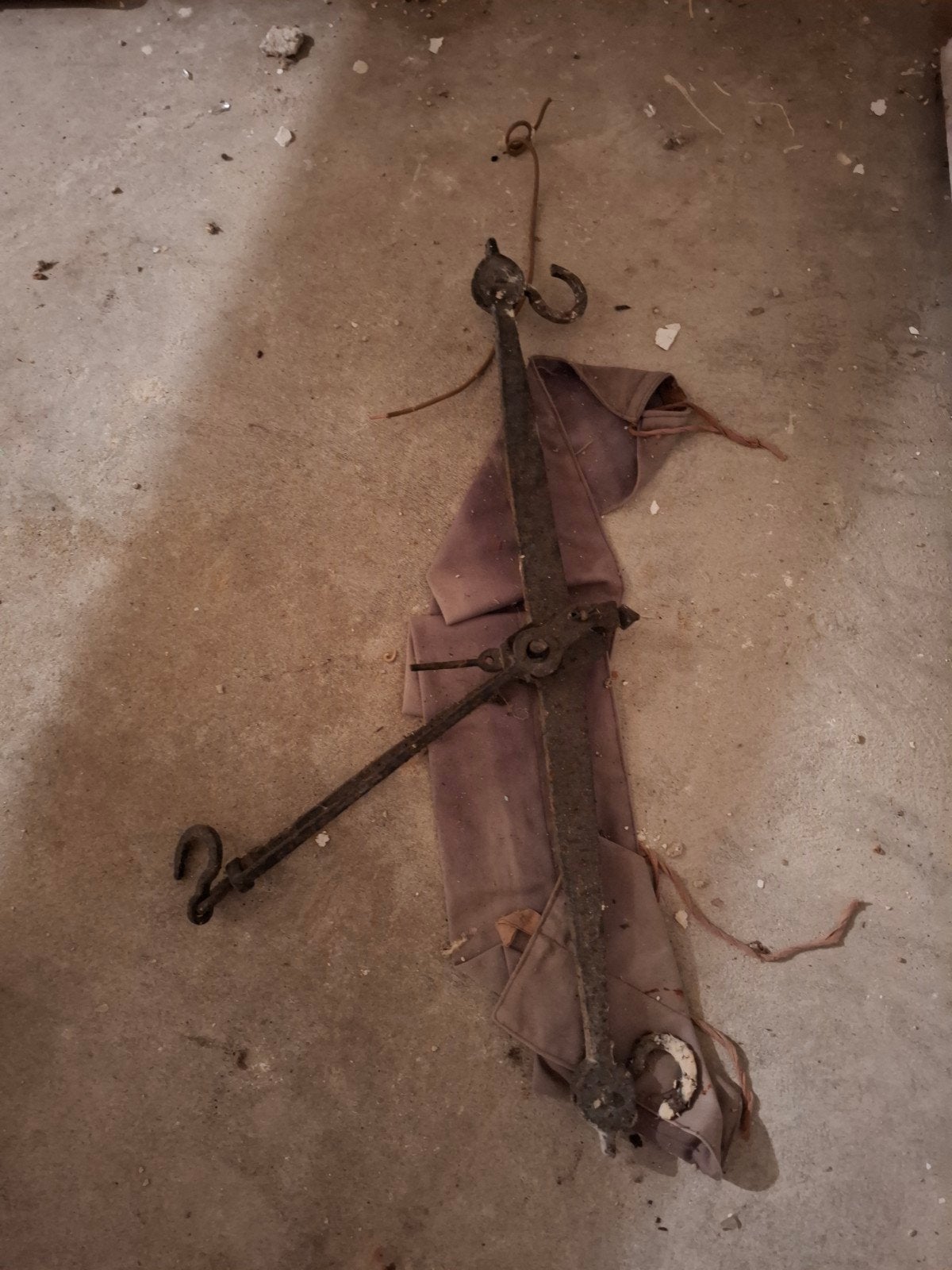 Antieke hangweegschaal - 50 cm breed, Ophalen of Verzenden