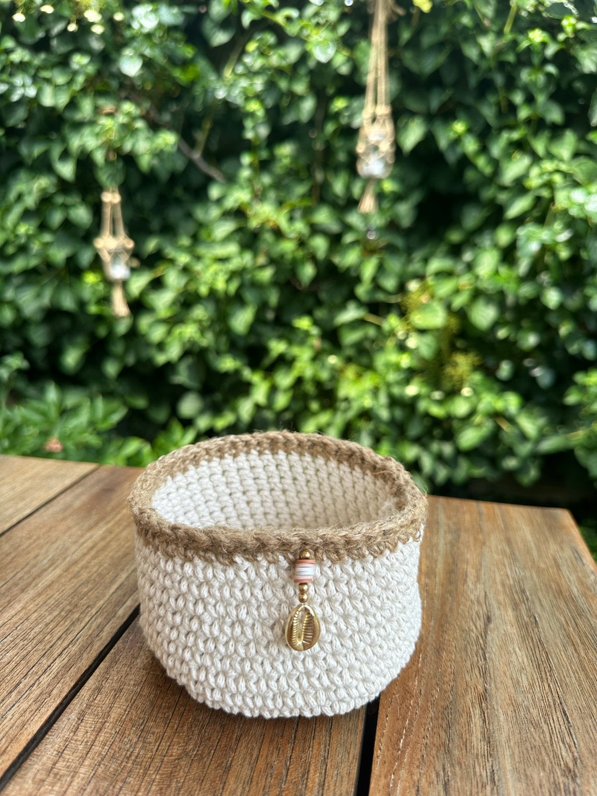 Gehaakt mandje met schelpje boho Ibiza stijl, Mand, Textiel, Rond, Nieuw