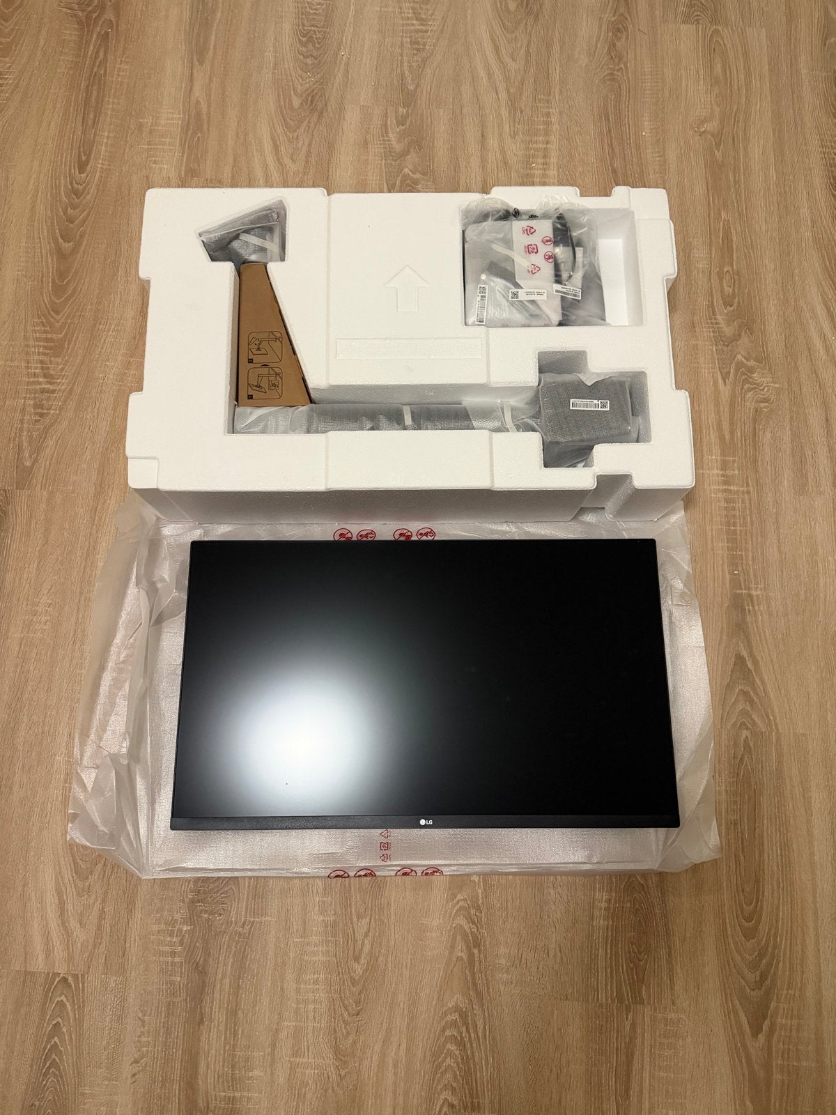 LG 32UN880K-B: 31.5-inch 4K UHD Monitor met Ergo Stand, Ophalen, HDMI, IPS, In hoogte verstelbaar