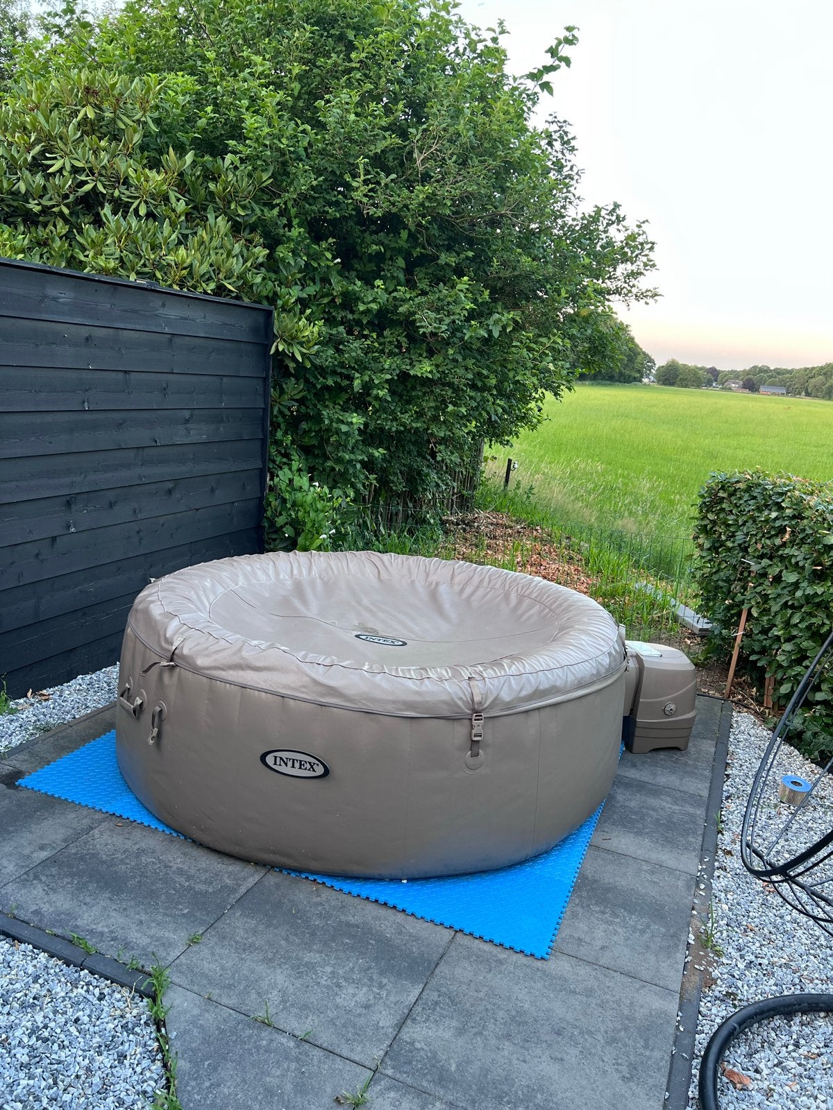 Intex PureSpa Opblaasbare Jacuzzi - Zo goed als nieuw, Ophalen, Gebruikt, Afdekzeil, Opblaasbaar