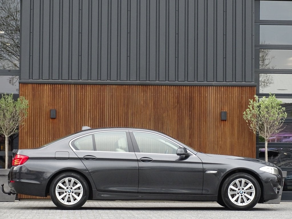 BMW 5 Serie 528i 259PK automaat / High Executive / *NAP*, Auto's, Euro 5, Gebruikt, 2000 kg, 259 pk