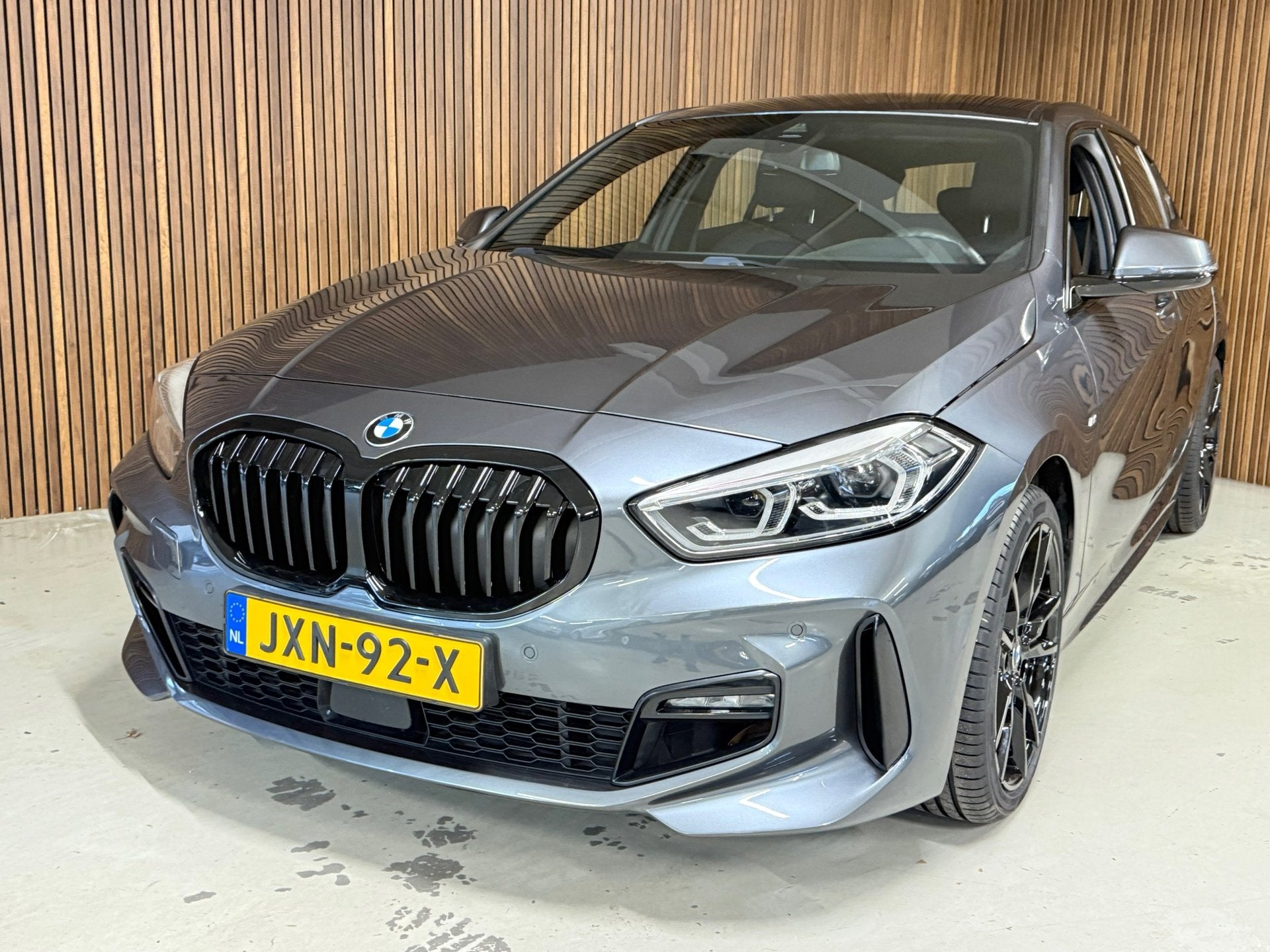 BMW 1-serie 116i - M - Sport -, Auto's, BMW, Gebruikt, Automatische klimaatregeling, Leder en Stof, Bedrijf