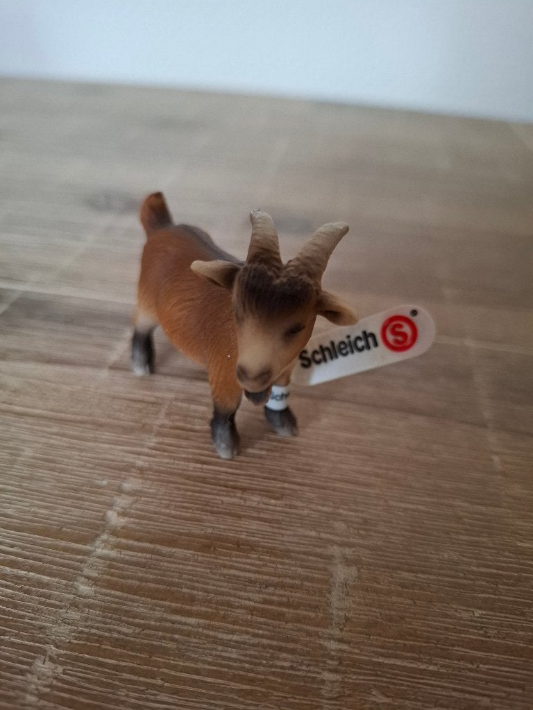 Schleich 13601 Farm Life dwerg geit bruin met label, Ophalen of Verzenden, Zo goed als nieuw