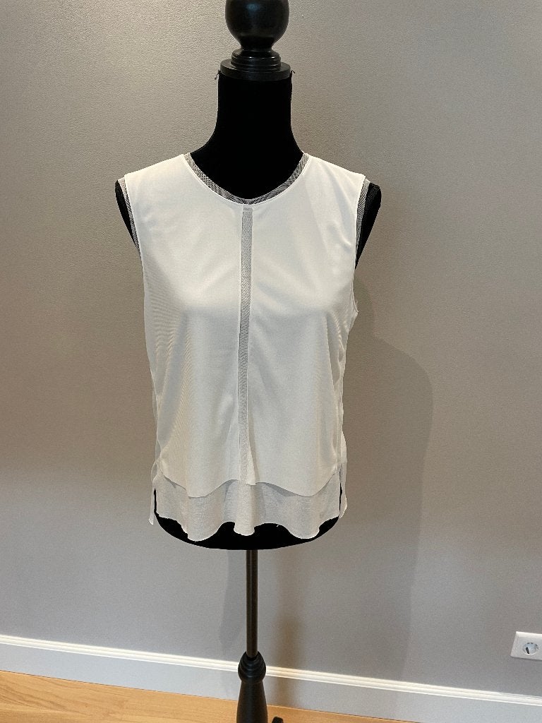 Top offwhite Zara maat M, Kleding | Dames, Overige kleuren, Zara, Zo goed als nieuw, Zonder mouw