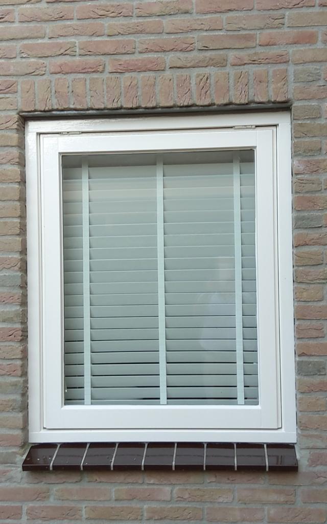 Witte houten jaloezie  - 100cm breed, 120cm hoog, Gebruikt, Modern, functioneel, Wit, 100 tot 150 cm
