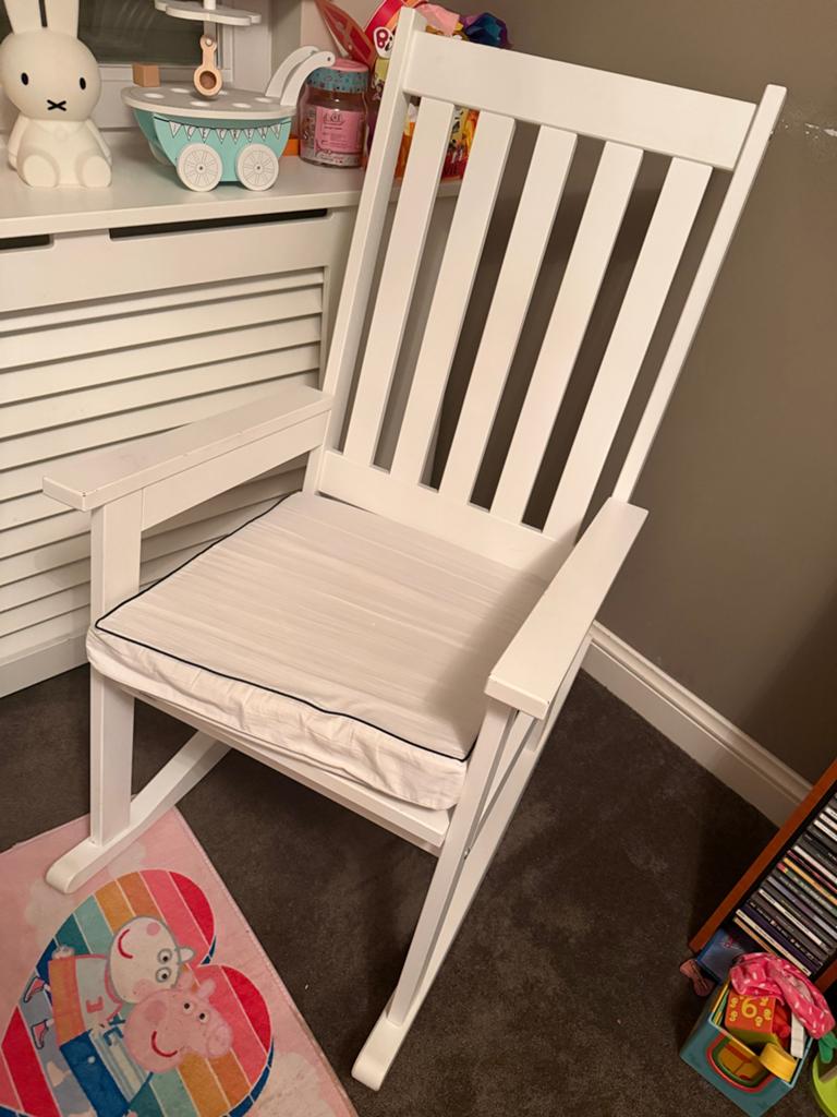 Witte schommelstoel van Holland Noordzee, Kinderen en Baby's, Kinderkamer | Tafels en Stoelen, Ophalen, Zo goed als nieuw, Stoel(en)