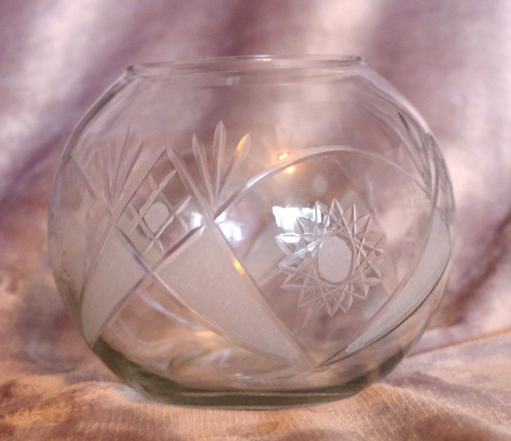 Brocante Art Deco bolvaas gegraveerd + geëtst hoog 15 cm, Ophalen