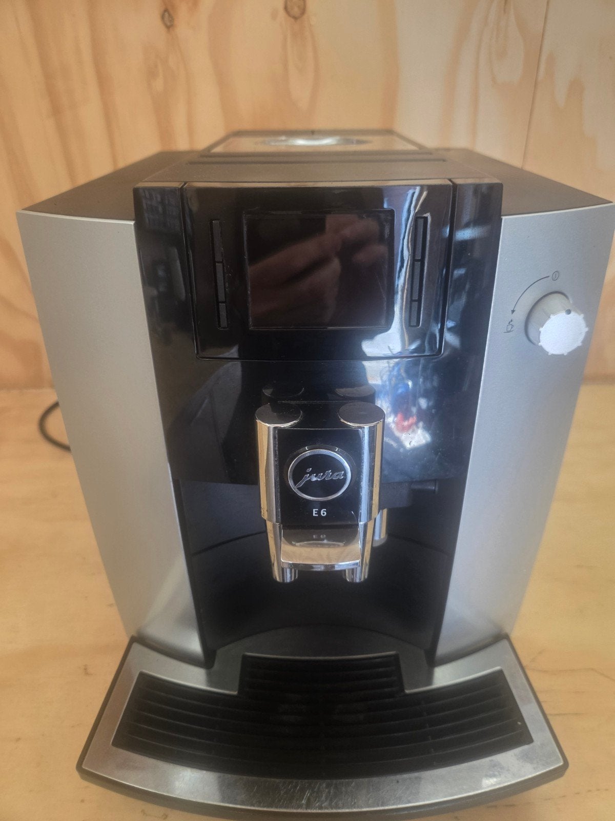 Jura E6 Koffiemachine - Gereviseerd en Afgesteld, Witgoed en Apparatuur, Koffiezetapparaten, Ophalen, 10 kopjes of meer, Koffiebonen