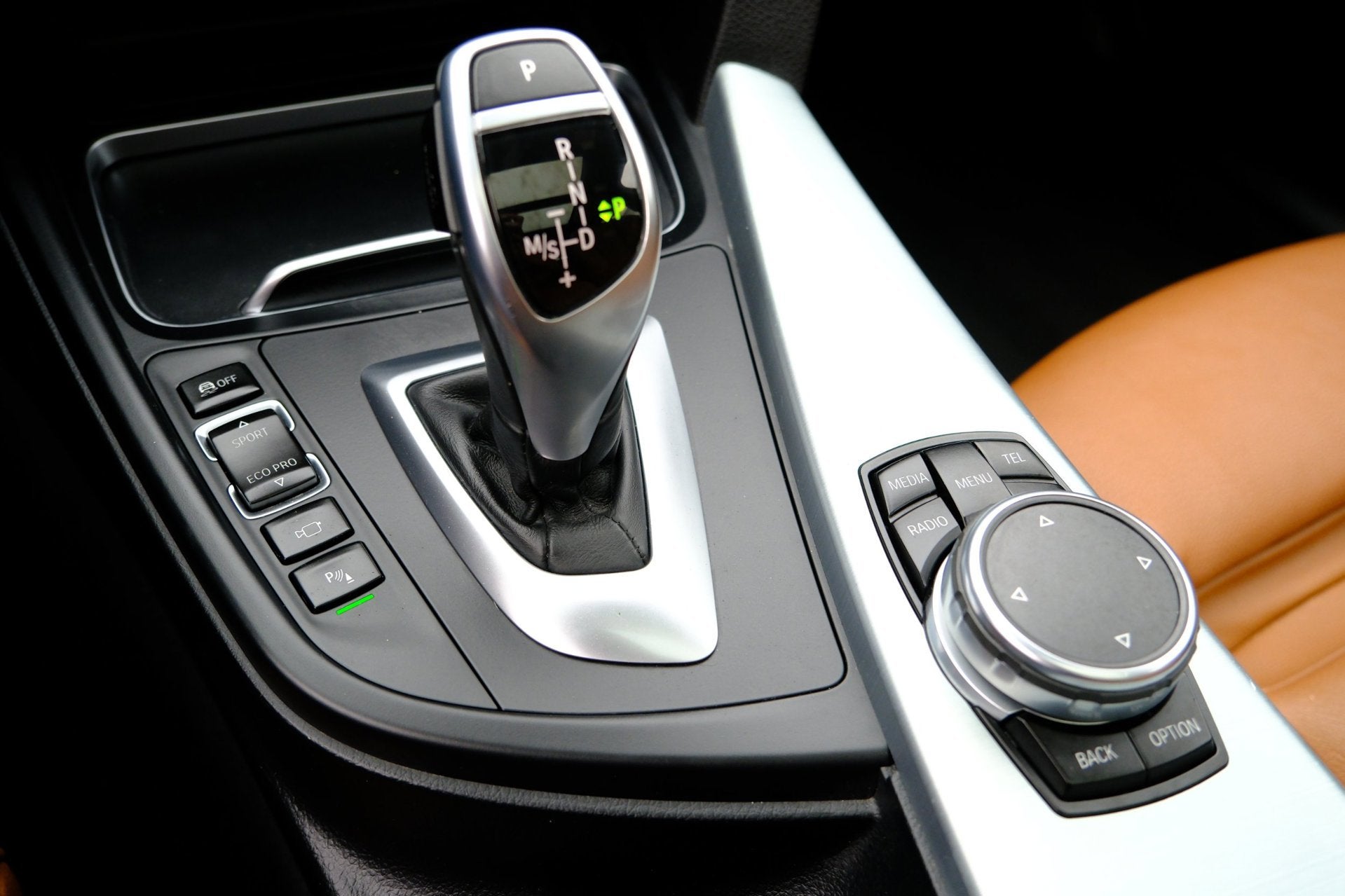 Foto 21 van BMW 3-serie Touring 320d EDE Centennial High Executive Aut.