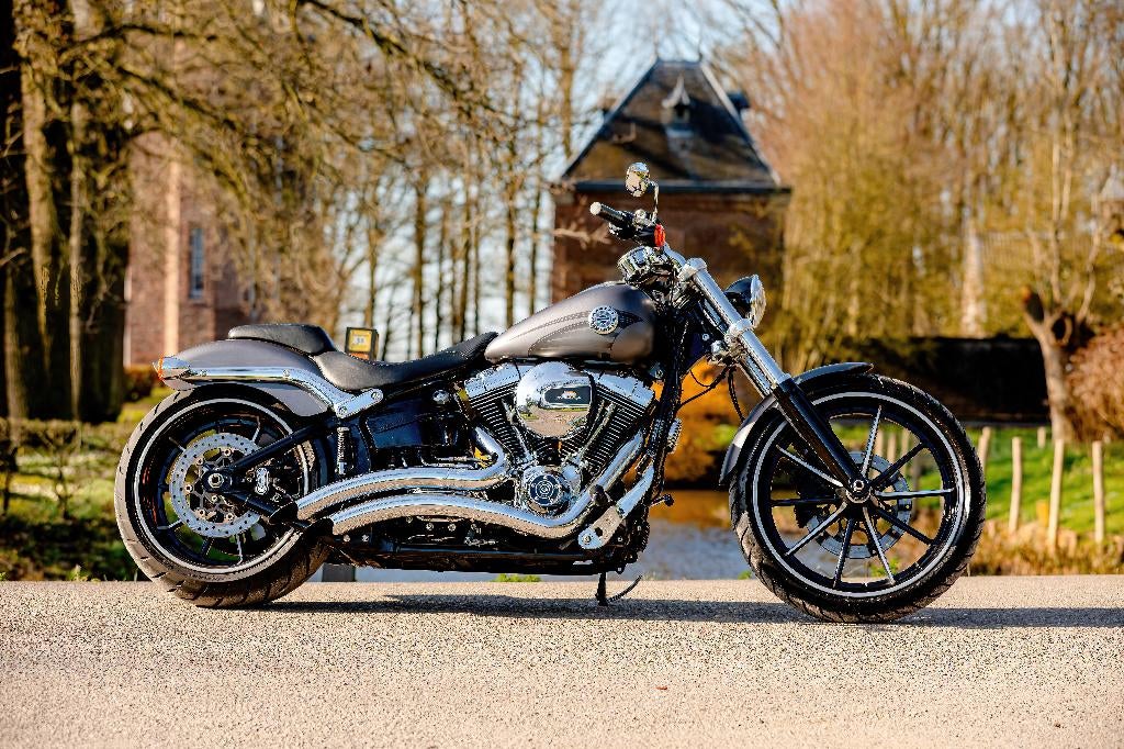 Harley Davidson FXSB Breakout, Motoren, 2 cilinders, 1690 cc, Particulier, Meer dan 35 kW