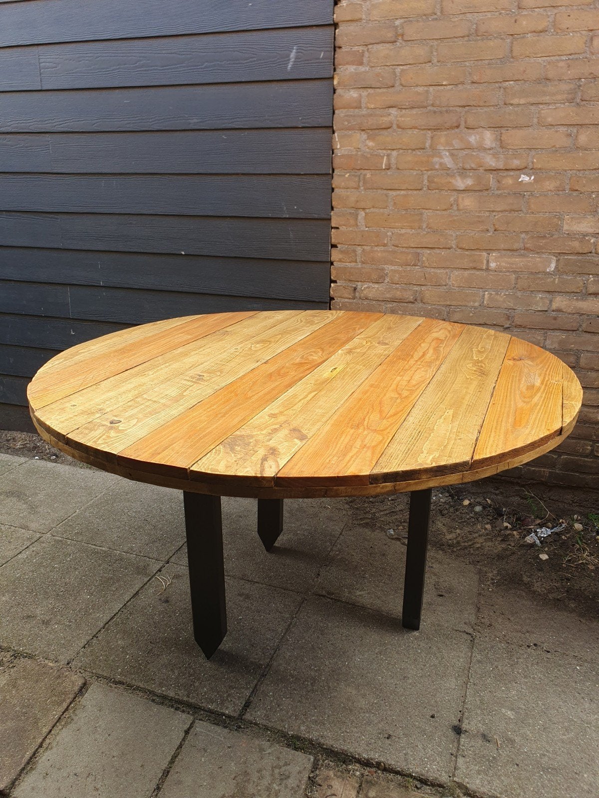 Mooie handgemaakte ronde eettafel 130 diameter, Tuin en Terras, Ophalen of Verzenden, Rond, Hout