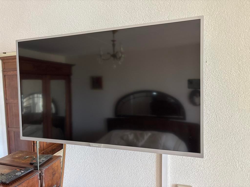 Philips 40” TV met muurbeugel en originele voetjes, Ophalen, Gebruikt