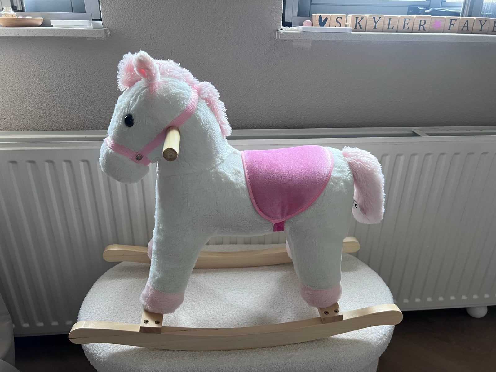 Schattig hobbelpaard met geluid - Wit/Roze, Ophalen, Gebruikt