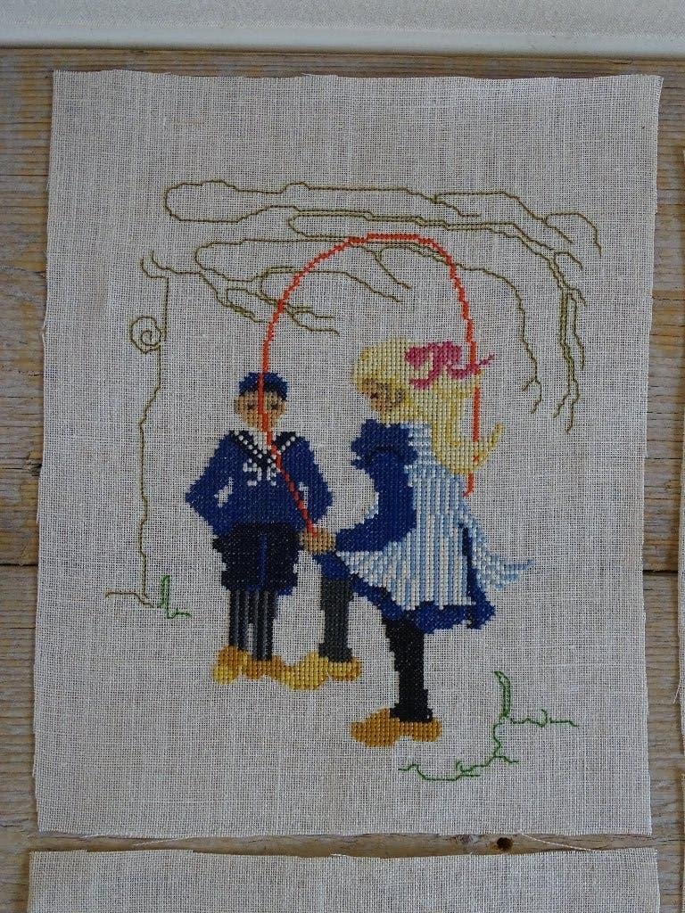 4x Borduurwerk, Oud Hollandse Kinderspelen, gaaf, Ophalen of Verzenden, Zo goed als nieuw, Handborduren, Overige typen