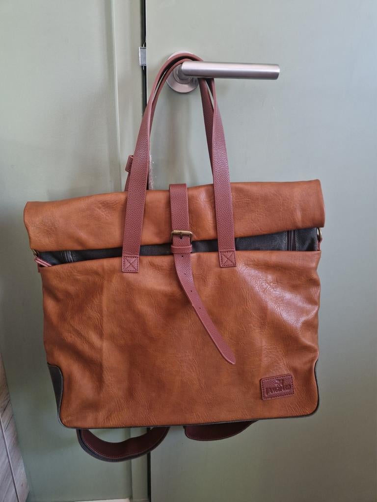 Nieuwe Vanguard Leren Laptoptas - Ongebruikt!, Computers en Software, Laptoptassen, Nieuw, Rugzak, Handvat, Meerdere vakken, Bruin