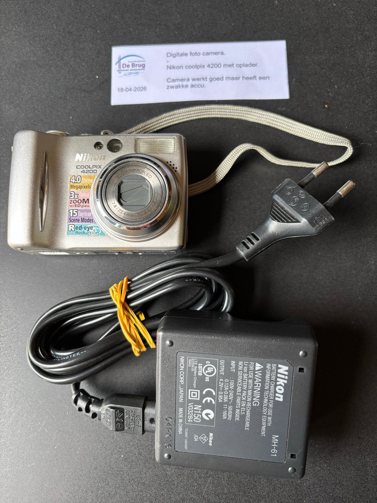 Nikon Coolpix 4200 Digitale Camera met Oplader, Ingebouwde flitser, Gebruikt, Oplader, Ophalen of Verzenden