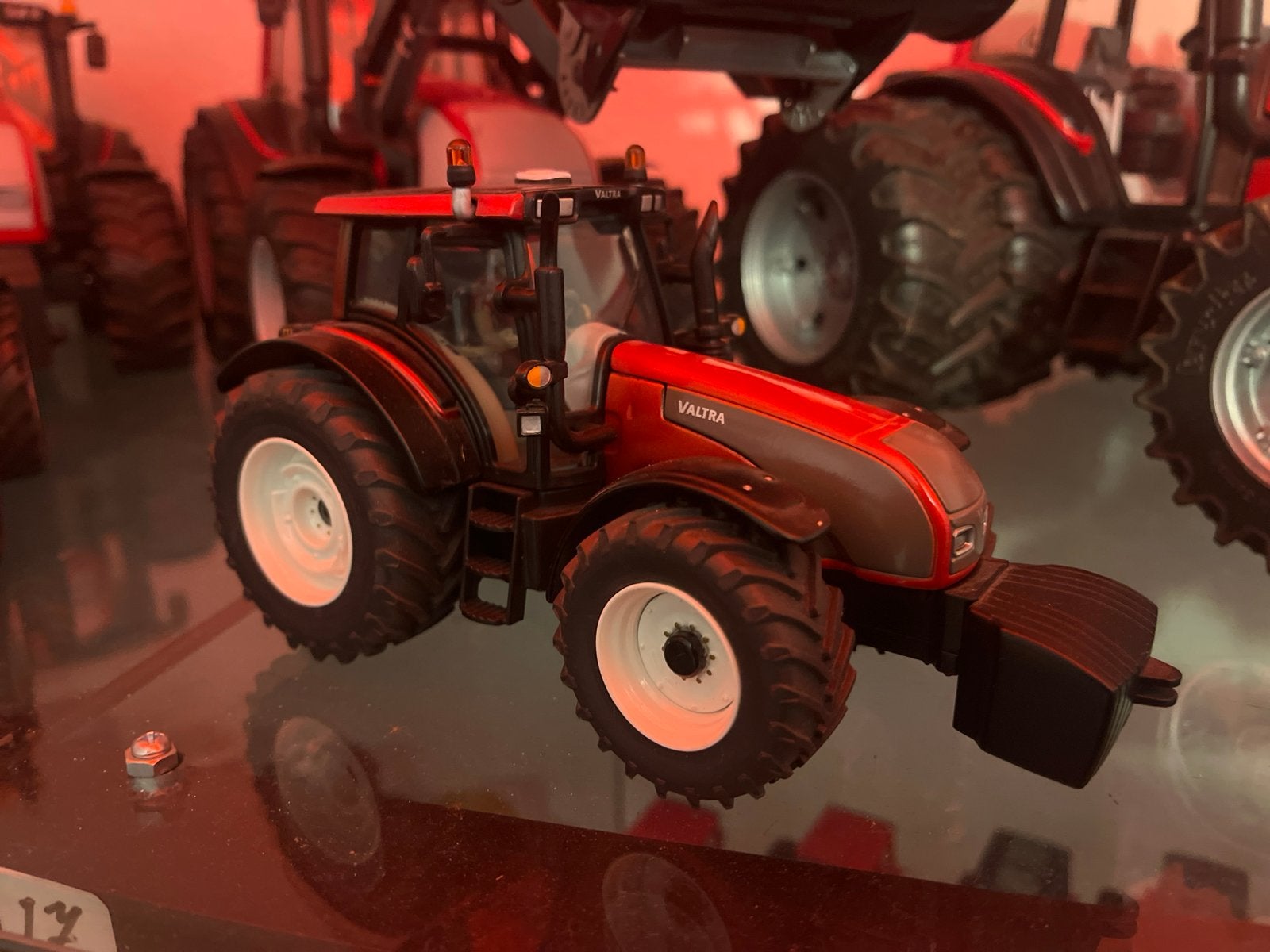 Siku 1:32 Valtra LCN Beursmodel - Zeldzaam!, Hobby en Vrije tijd, Ophalen of Verzenden, Zo goed als nieuw, Tractor of Landbouw