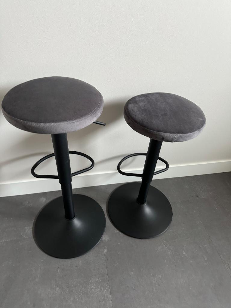 2x verstelbare kruk, Huis en Inrichting, Barkrukken, 2 krukken, Ophalen, Zo goed als nieuw, 60 tot 90 cm