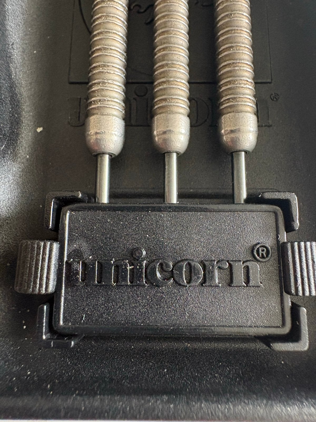 Unicorn Dartpijlen 24 gram met Opbergdoos, Ophalen of Verzenden, Zo goed als nieuw, Pijlen