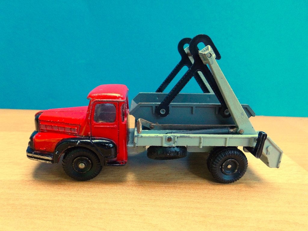 Dinky Toys FRANKRIJK No 805 Unic truck met afzetcontainer, Ophalen of Verzenden, Zo goed als nieuw, Bus of Vrachtwagen, Dinky Toys