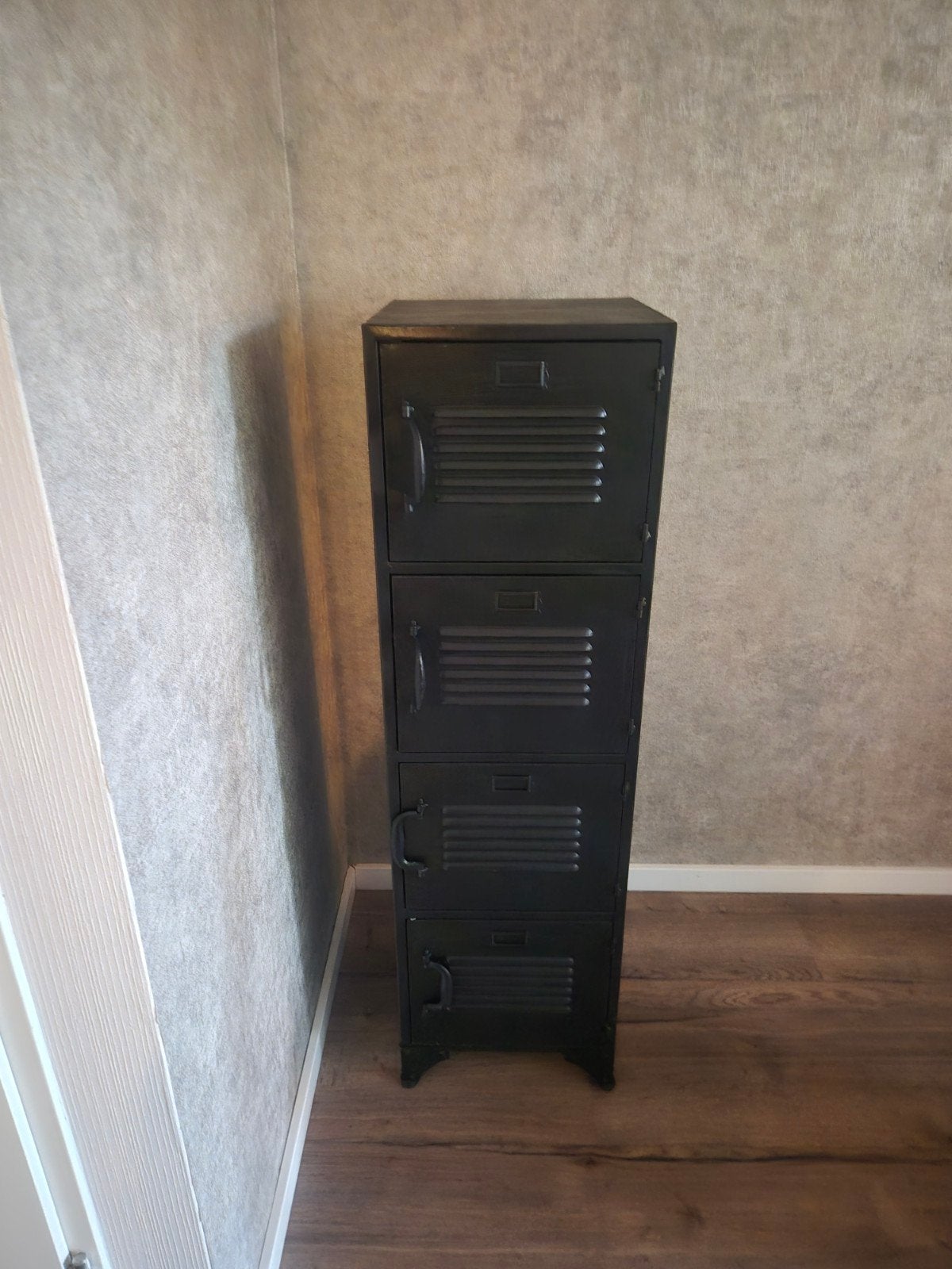 Zwart metalen locker kastje 1.20m hoog, Huis en Inrichting, Kasten | Lockerkasten, Ophalen of Verzenden, Gebruikt, Industrieel