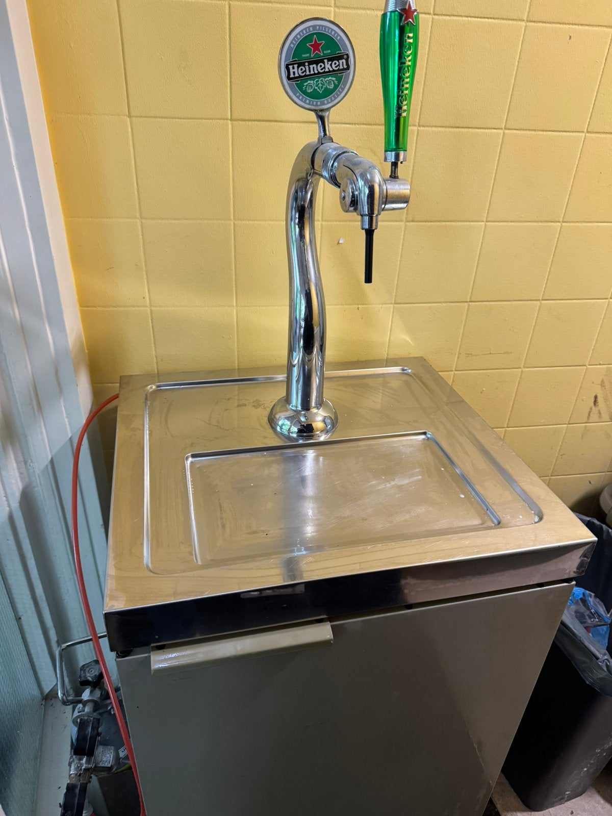 Werkende biertap, Ophalen