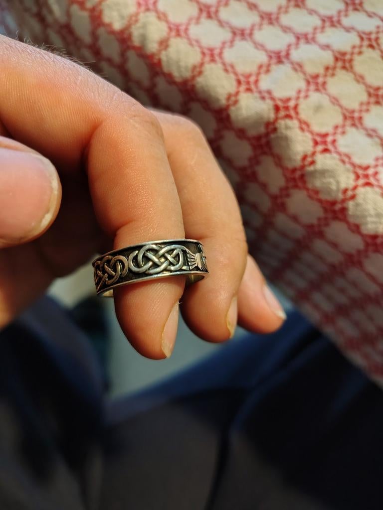 Zilveren Claddagh ring met Keltische knoop, Gebruikt, Ophalen of Verzenden, 17 tot 18, Dame of Heer