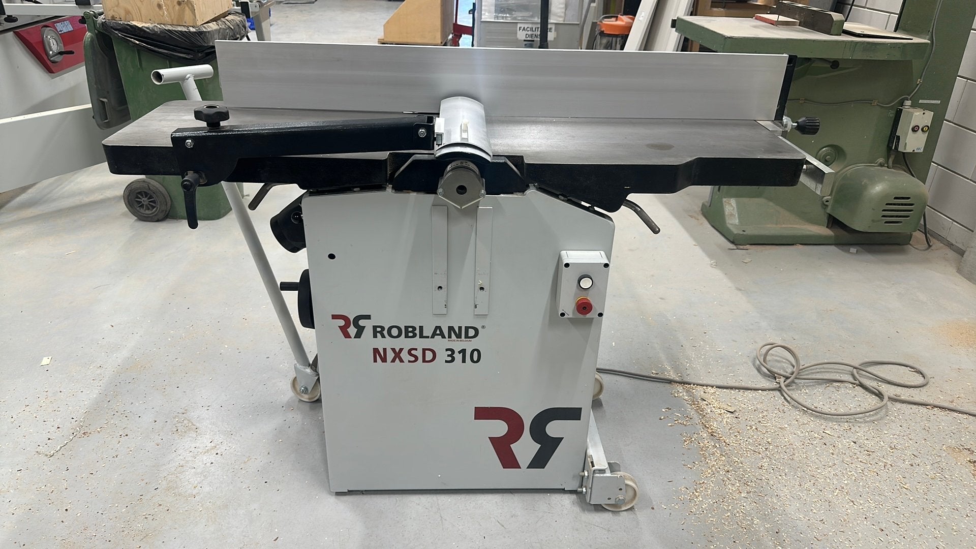 Robland NXSD310 vlak en vandiktebank, Ophalen