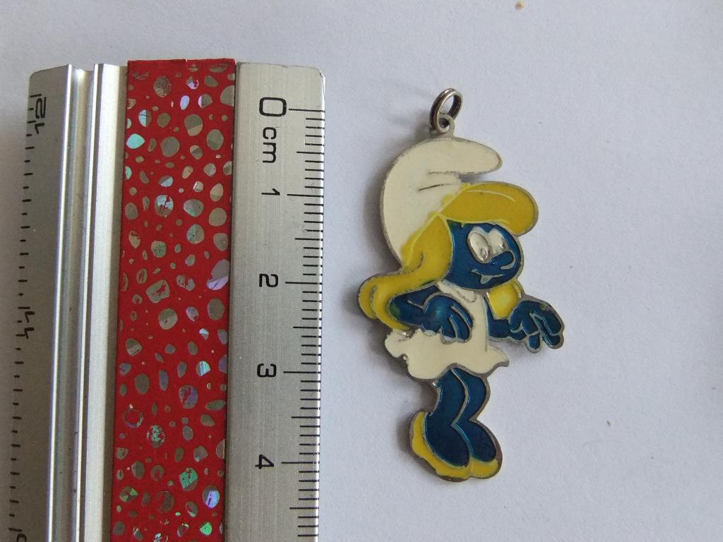 metalen grote smurfin hanger, Verzamelen, Smurfen, Verzenden, Zo goed als nieuw