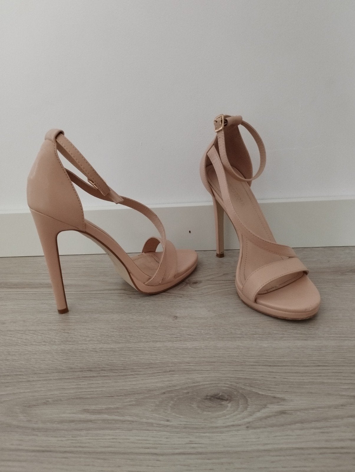 Hoge hakken maat 38 beige 12 cm sandalen, Kleding | Dames, Ophalen, Zo goed als nieuw, Beige, Sandalen of Muiltjes