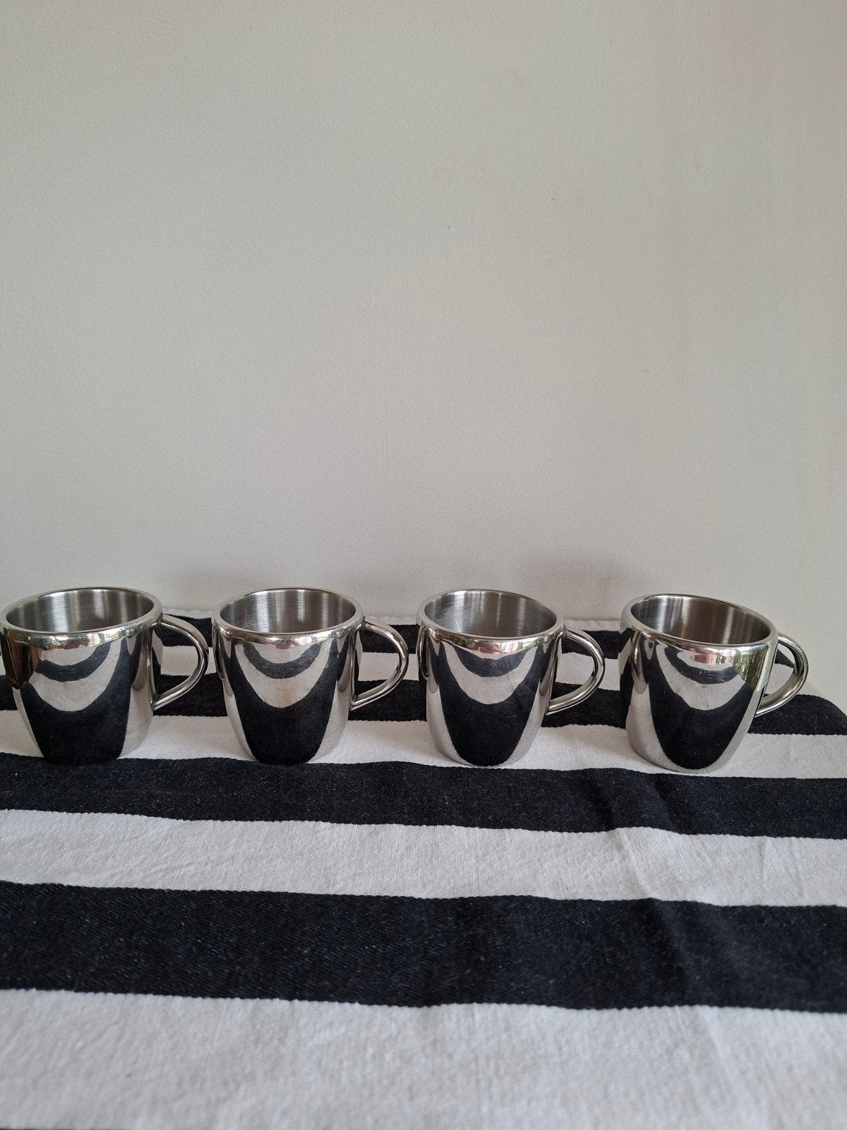 Set van 4 roestvrijstalen espresso kopjes, Overige materialen, Gebruikt, Ophalen of Verzenden, Overige stijlen