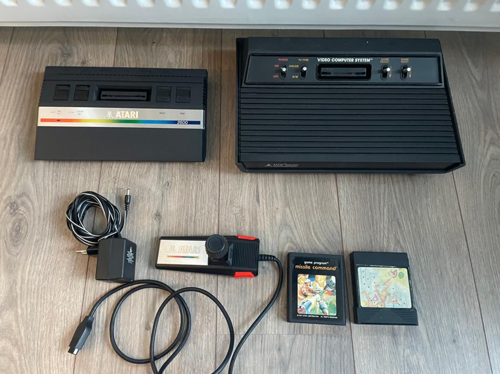Atari 2600 consoles, Spelcomputers en Games, Spelcomputers | Atari, Ophalen of Verzenden, Gebruikt, Met 2 controllers, Atari 2600